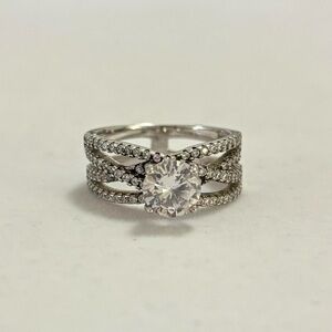 925 Sterling Silver Round Faux Diamond Chunky Band Blingy Engagement Ring Size 7